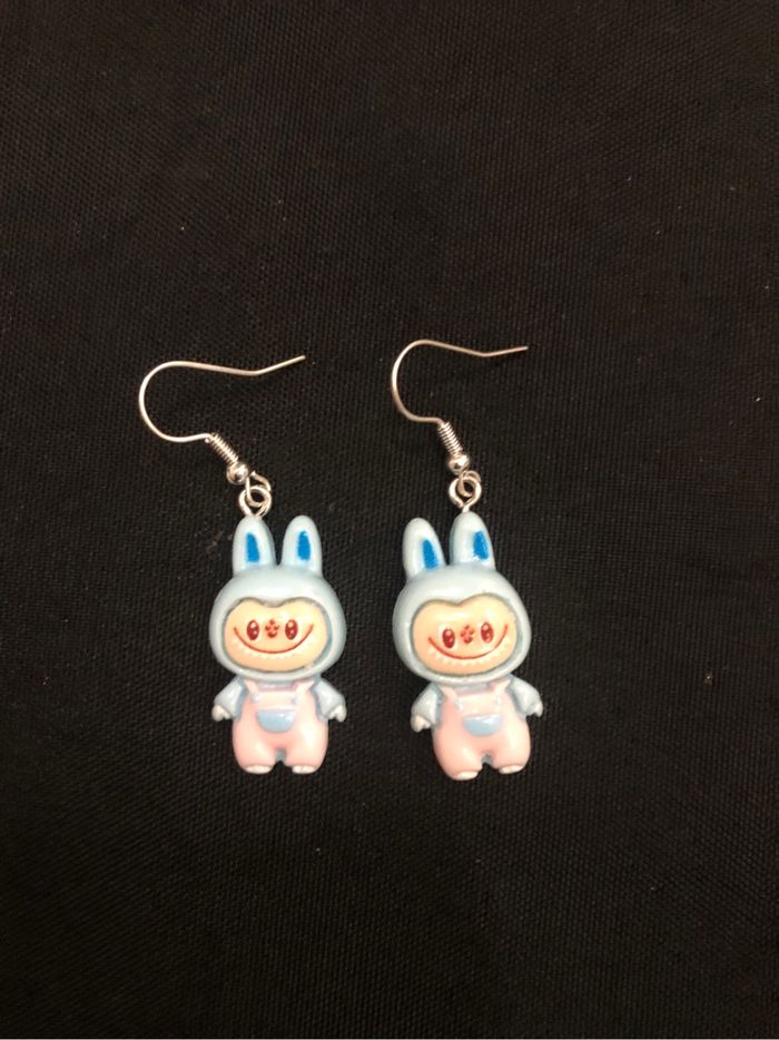 Boucles d’oreilles Labubu bleues neuves