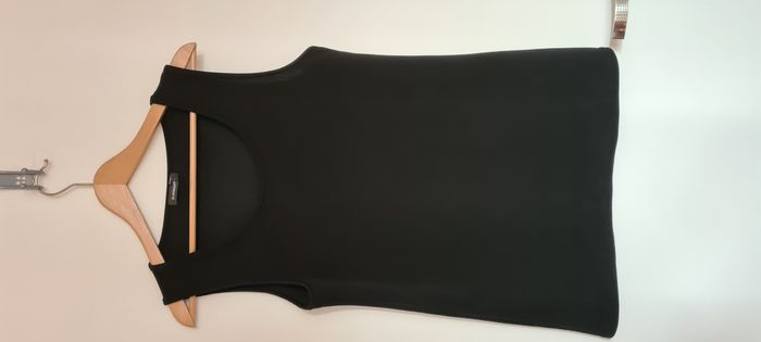 Top sans manche noir neuf - L - In Extenso