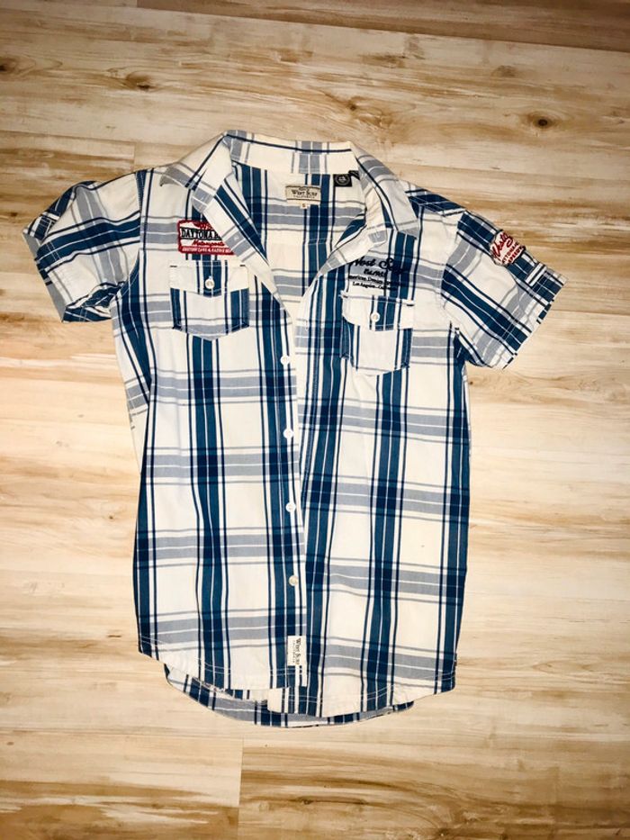 Chemise blanche et bleue manches courtes