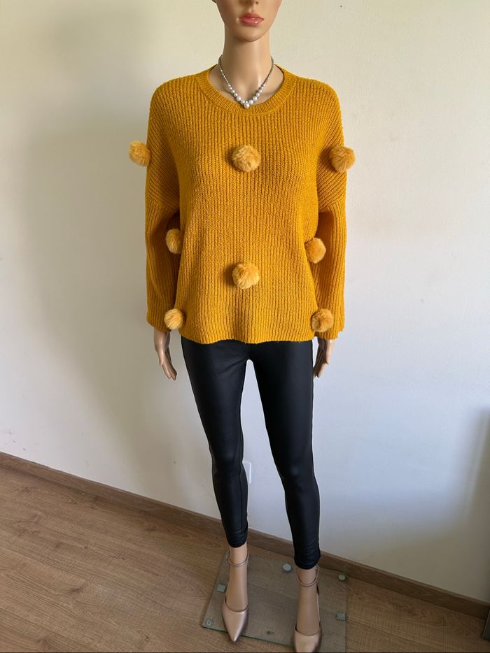 Pull jaune moutarde avec pompons Only taille S TBE - photo numéro 3