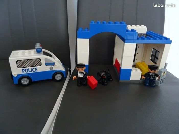 Lego Duplo n° 5602
Le poste de police - photo numéro 2