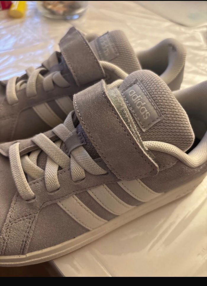 Basket adidas Grise