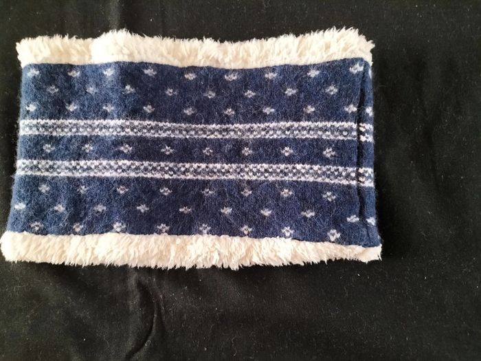 Tour de cou bleu marine et blanc TU Cyrillus - photo numéro 3