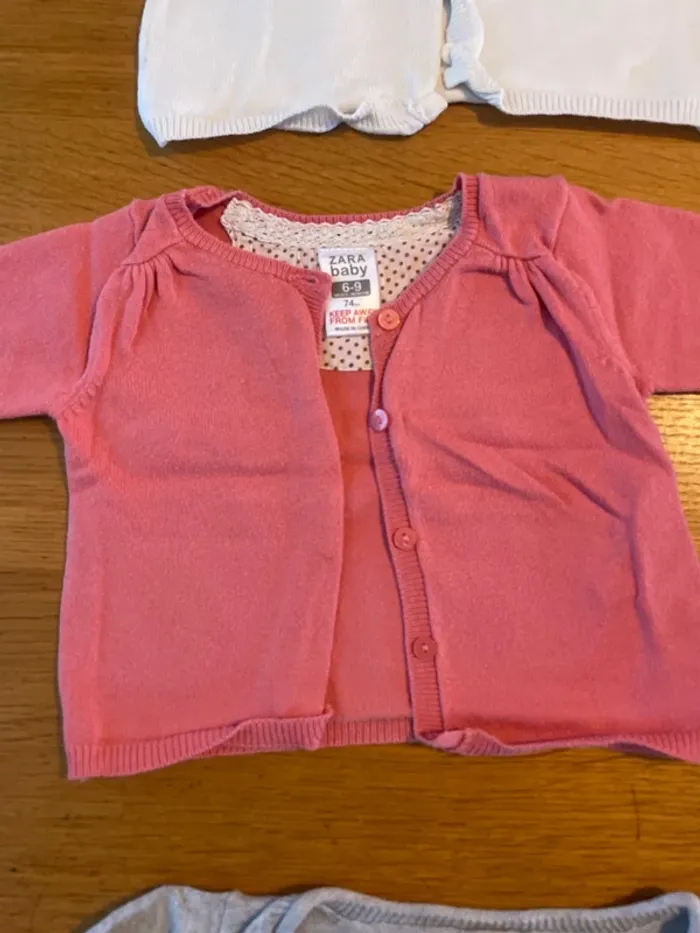 3 gilets fille 9 mois - photo numéro 3
