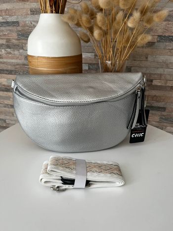 Banane argentée avec sangle