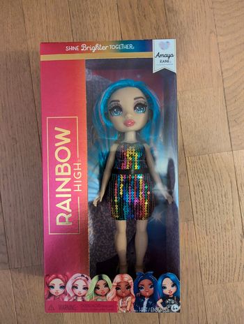 Amaya rainbow high poupée