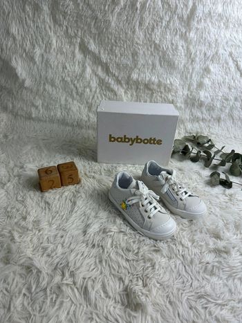 Paire de basket Babybotte taille 25