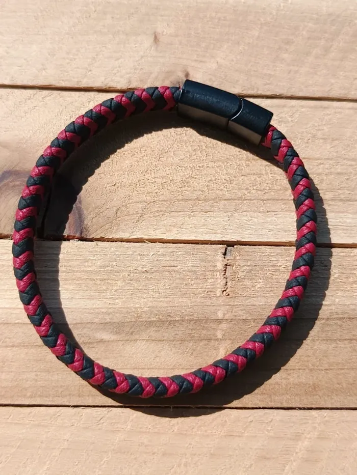 Bracelet cuir noir et rouge pour homme - photo numéro 4