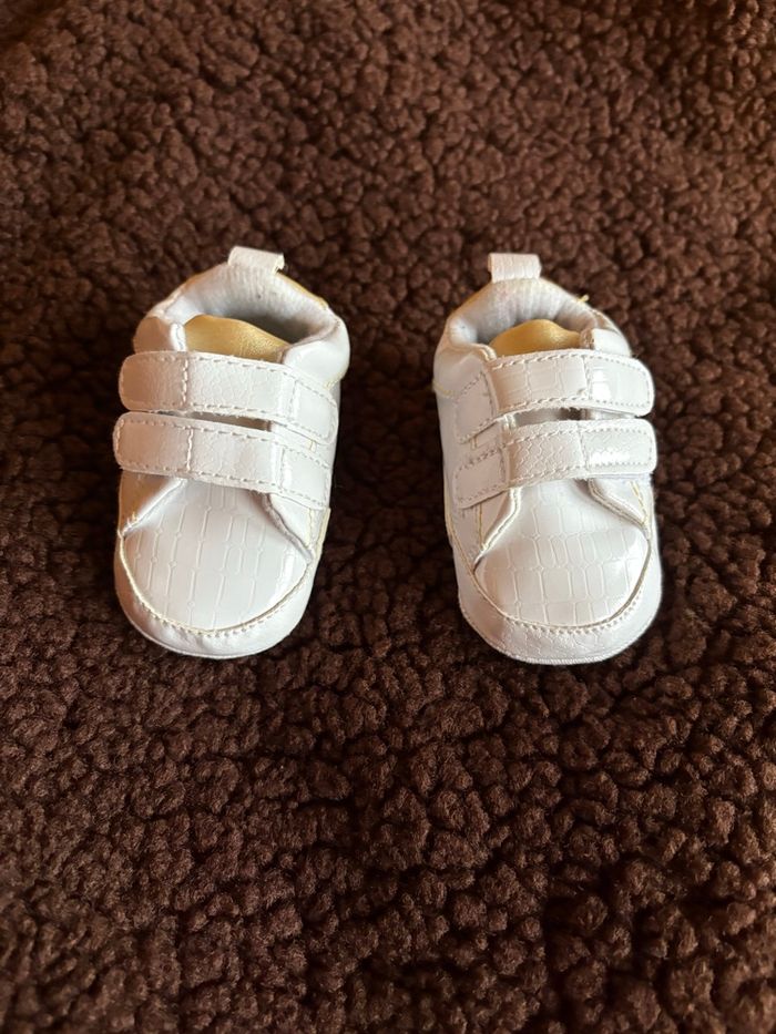 Baskets blanches à scratch - Taille 3/6 mois