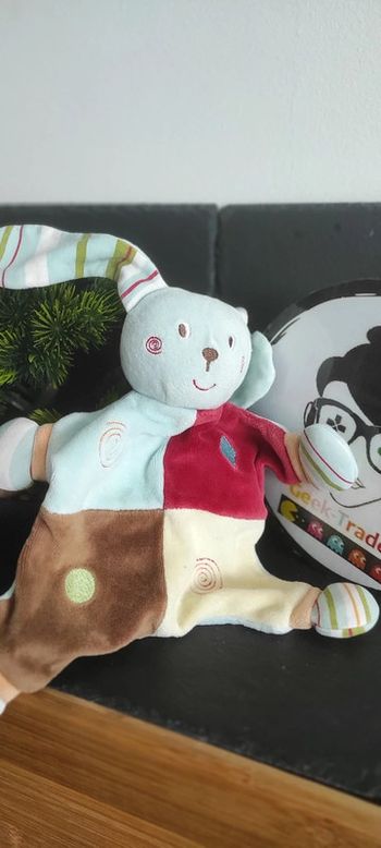 Doudou lapin bleu rouge jaune marron sucre d'orge losange rond spirale Rayé