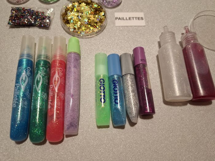 Beau lot paillettes et colles pailletées pour loisirs créatifs divers très bon état - photo numéro 4