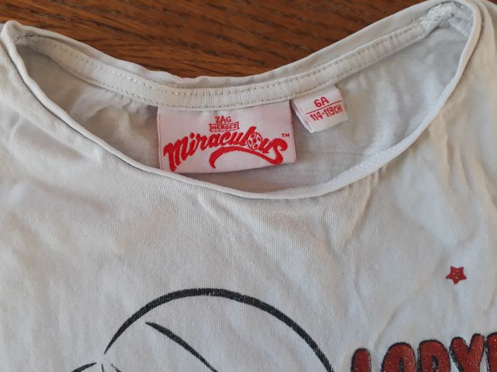 Lot de 2 tee shirt  6 ans , Miraculous  et Disney - photo numéro 3