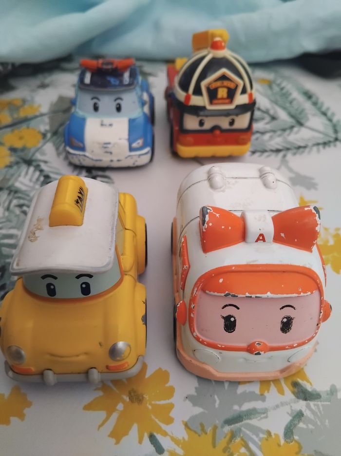 Véhicules robocar poli