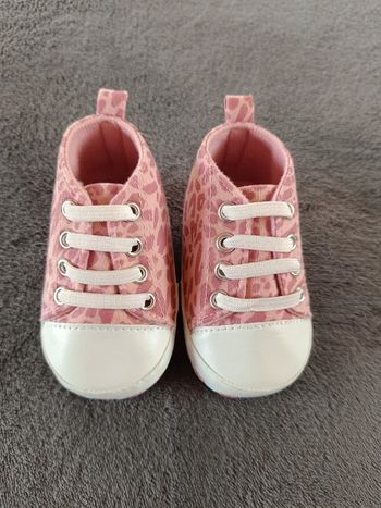 Chaussures style baskets bébé Fille motif léopard Pointure 18/19