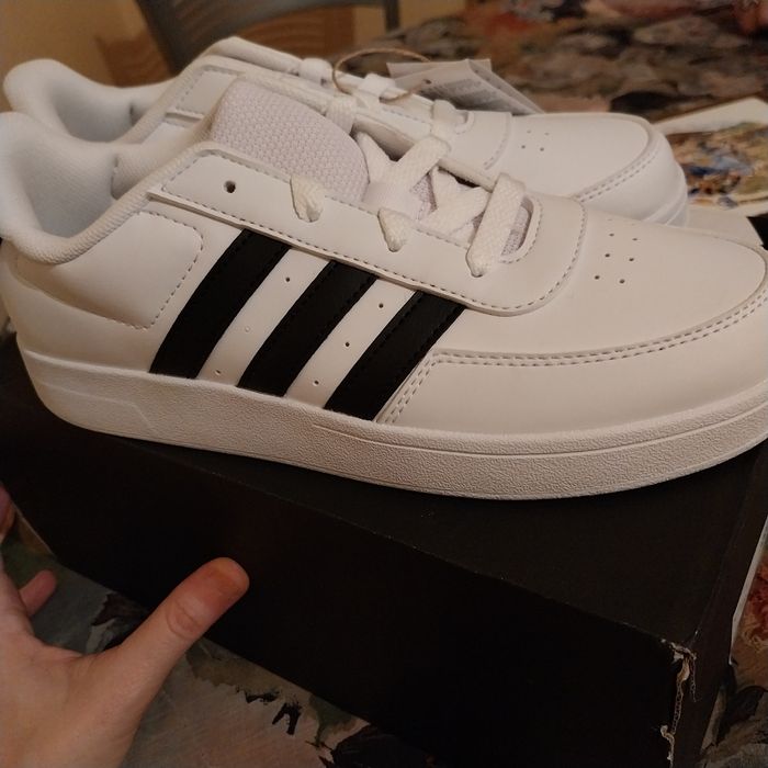 Baskets adidas neuves dans sa boîte Pointure 36 et demi - photo numéro 4