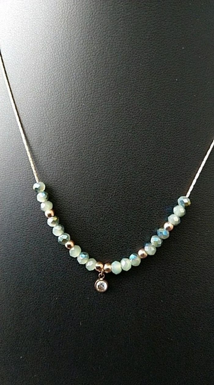 Collier avec perles vertes irisées et strass - photo numéro 2