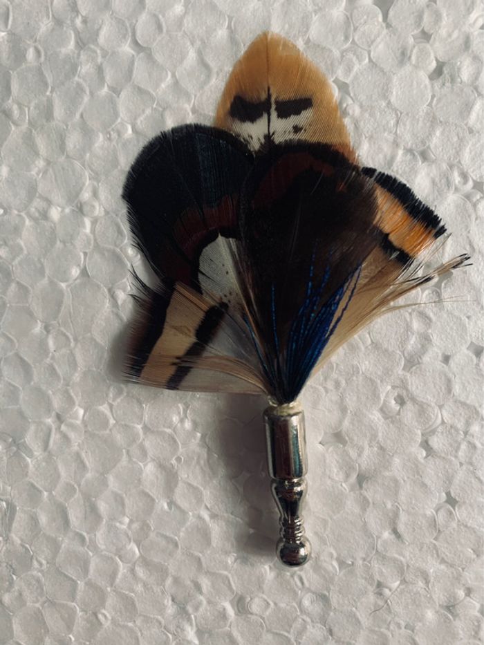 Broches en plumes. - photo numéro 2