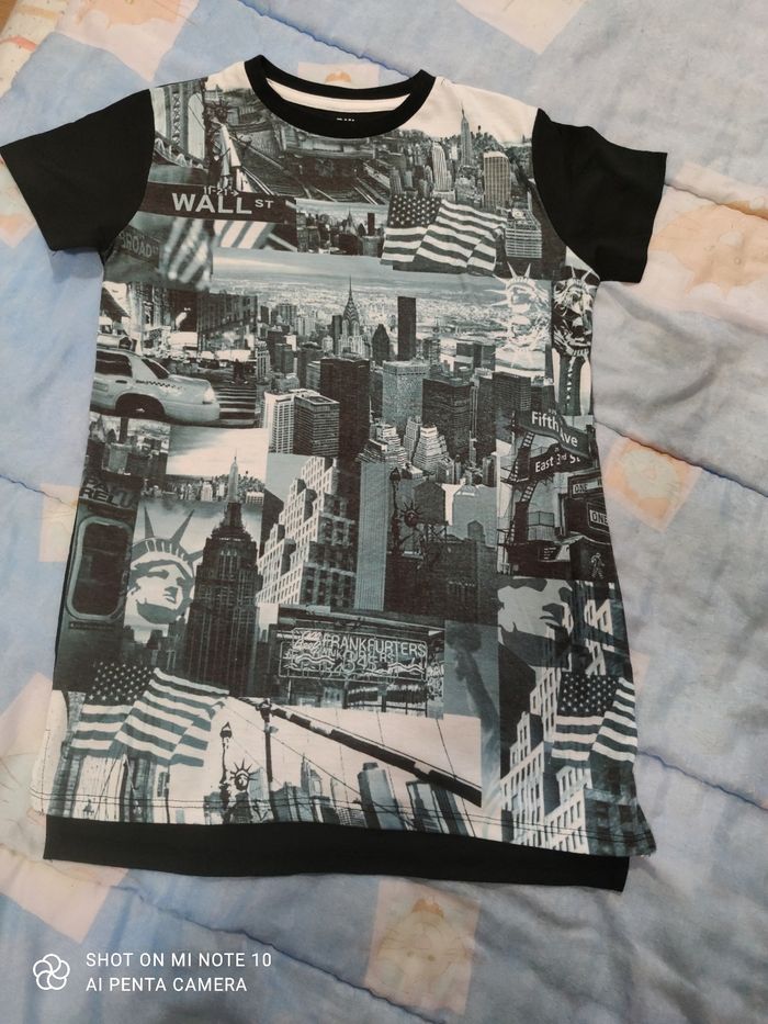 Tee-shirt neuf sans étiquette taille 10 ans