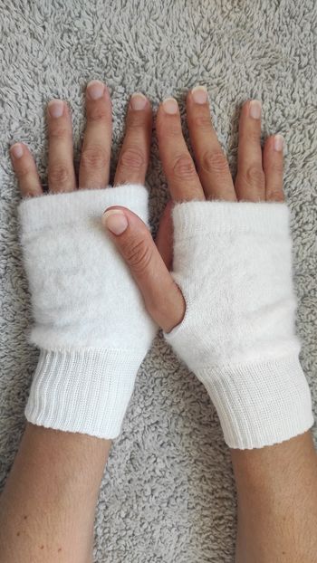 🤍 Mitaines blanches en fausse fourrure – Effet luxe & cocooning