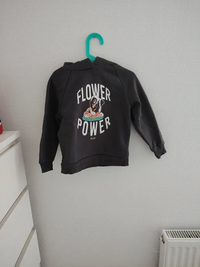 Pull Disney taille 3 4 ans très bon état
