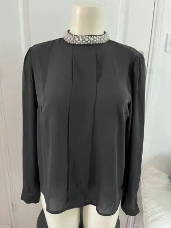 Blouse fluide et légèrement transparente
