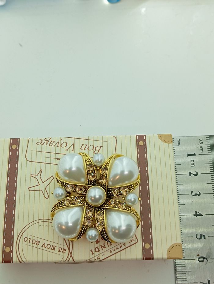 Broche
