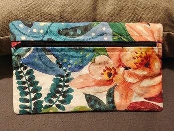 Pochette fleurie adaptée cabaïa