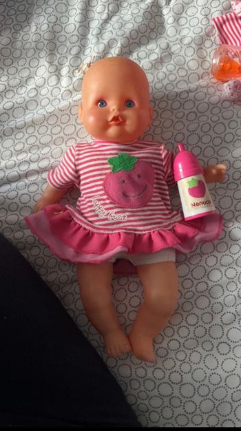 Bébé 32cm qui sent la fraise avec biberon nenuco