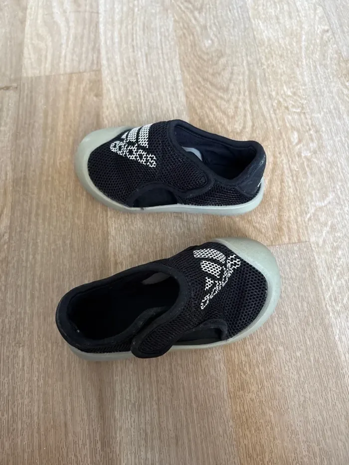 Sandale Adidas taille 22 - photo numéro 2