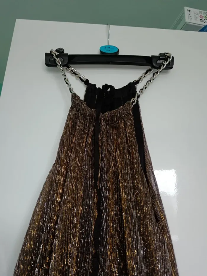 Robe sans manches noir et doré avec élastique noir taille M - photo numéro 2
