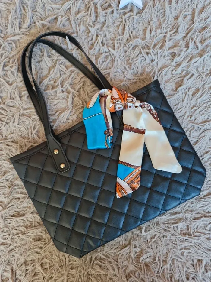 🎀 Petit sac matelassé avec écharpe - photo numéro 2