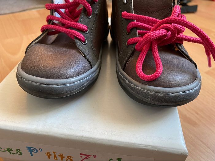 Jolie paire de chaussures/bottines en cuir T. 22 fille neuve avec boîte - photo numéro 12