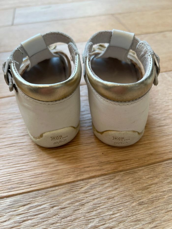 Sandales blanche et doré taille 23 dpam cuir bon état - photo numéro 5