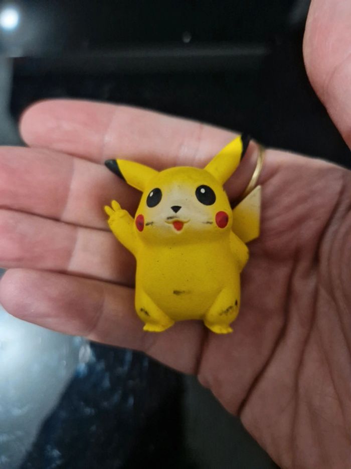 Figurine pikachu - photo numéro 4