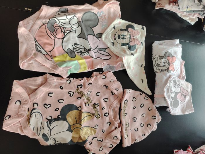Lot de vêtements Disney