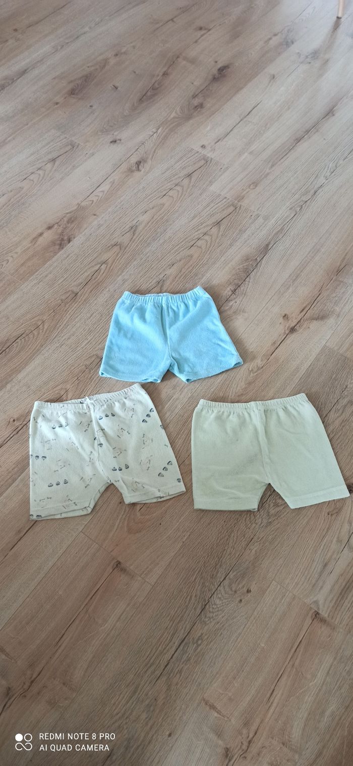 3 shorts en eponge 18 mois