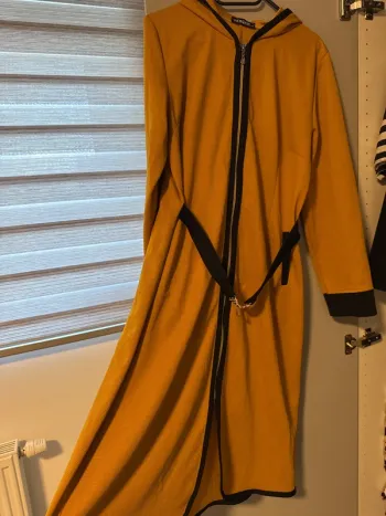 Longue veste a capuche avec ceinture taille 44