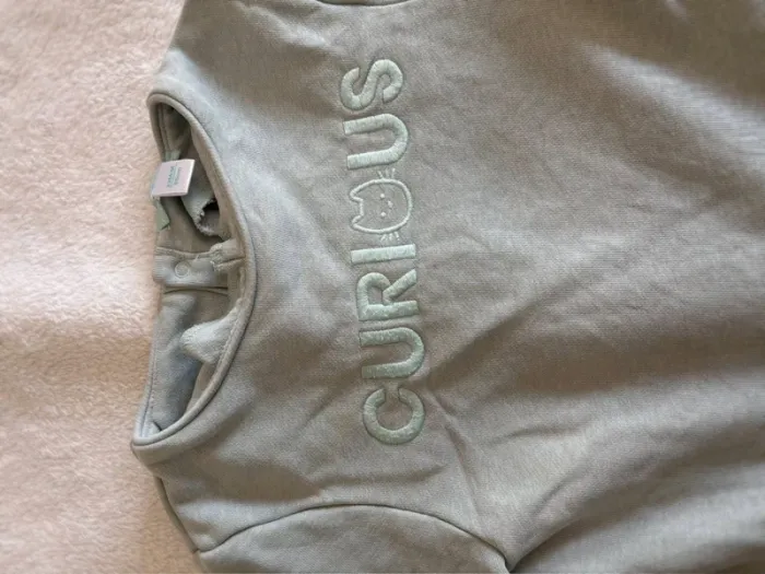 Sweat bébé mixte vert sauge – broderie Curious – Taille 23M (86 cm) - photo numéro 3