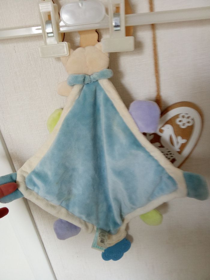 Doudou carré grelot ours baby nat'  bleu ciel, bleu ciel, vert broderie super doudou, anneau de dentition - photo numéro 2