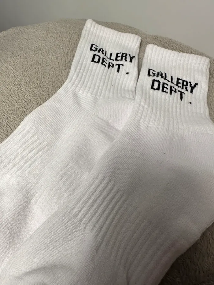 1 paire de chaussettes blanches gallery dept - photo numéro 2