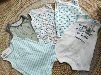 Lot bébé naissance et 1 mois