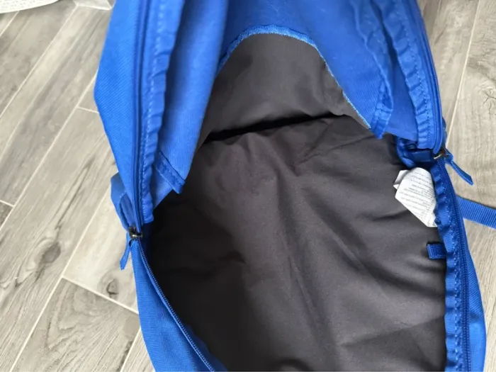 Sac à dos Nike en bon état - photo numéro 3