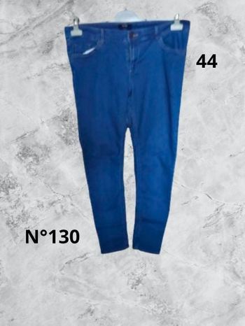 N°130 Jean bleu T44. Kiabi. Taille basse, coupe slim.
