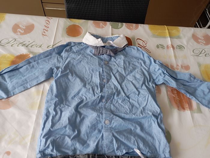 Chemise bleu manche longue et pantalon gris Chino et noeud papillon gris C&A 92 cm neuf 10€ - photo numéro 3