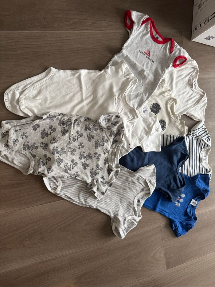 Lot 10 bodies 24 mois - photo numéro 2