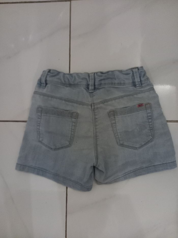 Short jean fille taille 10 ans marque kiabi tres bonne etat - photo numéro 7