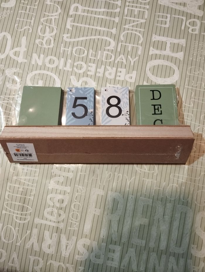 Calendrier perpétuel neuf - photo numéro 2