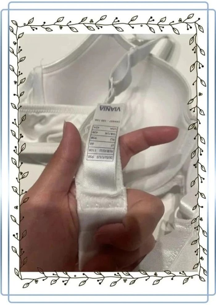 Soutien gorge blanc Vania, taille 110B, bon état mais deux toutes petite taches marron à droite - photo numéro 4