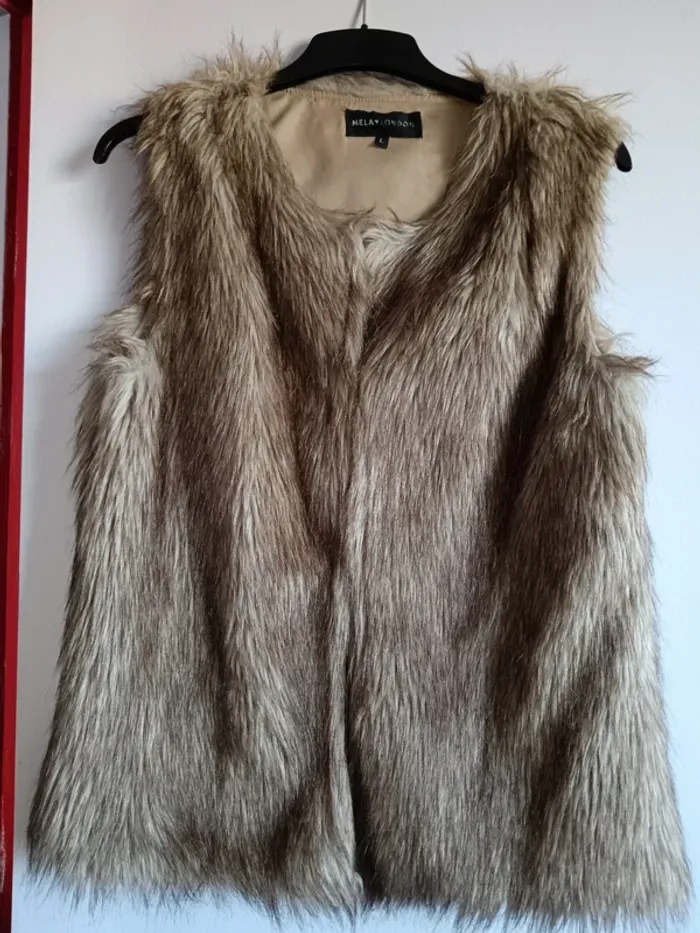Veste sans manche femme fausse fourrure Taille L 40/42 - photo numéro 3
