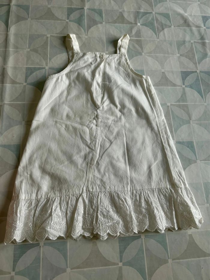 Robe blanche - 5 ans - en très bon état - photo numéro 2